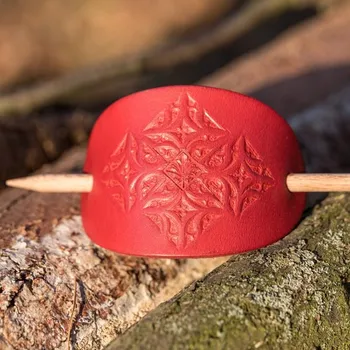 Drakkaria PLATAN, kožená spona do vlasů, červená