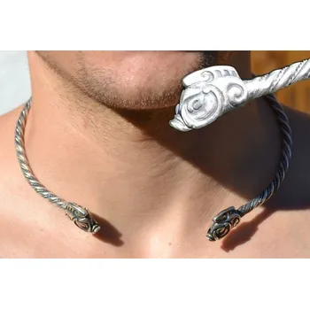 Přívěsek Drakkaria - splétárna COLLACH, keltský kanec, stříbrný torques, Ag 925