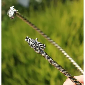 Přívěsek Drakkaria - splétárna FIANNA, jelen - mosazný torques