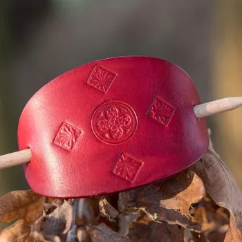 Drakkaria GOTHICA, kožená spona do vlasů, červená