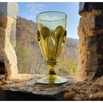 Sklenice Drakkaria PERCHTA český středověký pohár, zelené lesní sklo