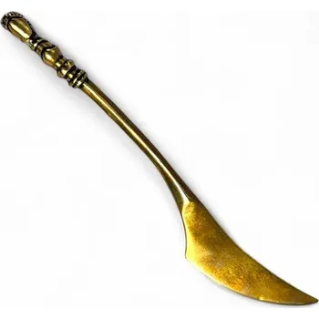 Středověký nůž s pannou, mosaz