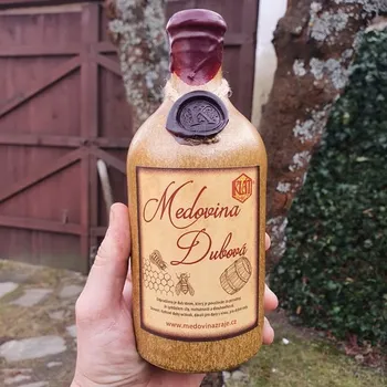 Medovina Dubová medovina zrající v sudech 500 ml - dárkové balení