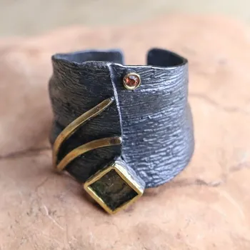 Prsten Kanevsky KRUMLOV stříbrný prsten s vltavínem a granátem, Ag 925