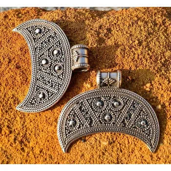 Přívěsek Drakkaria LUNULA, velkomoravský šperk, Staré Město, replika, bronz