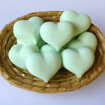 bomba do koupele Srdíčková šumivka do koupele - RADOST ZE ŽIVOTA (šumivka s konopným olejem, mořeskou solí a směsí přírodních silic)