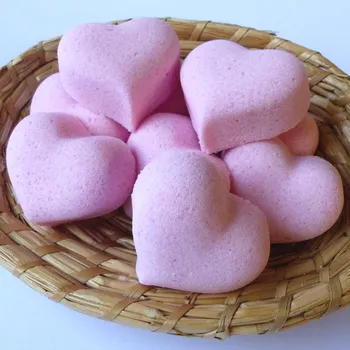 bomba do koupele Srdíčková šumivka do koupele - PRO KLIDNOU MYSL (šumivka s avokádovým olejem, mořskou solí a směsí přírodních silic)