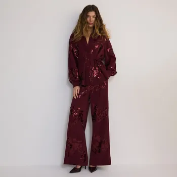 Dámské kalhoty Reserved - Volné kalhoty s flitrovými aplikacemi - bordó - 433ED-53X - 433ED-53X-S