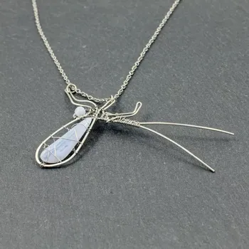 Náhrdelník Náhrdelník jepice s modrým chalcedonem