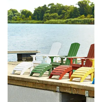 Zahradní židle s podnožkou bílá plastová imitace dřeva odolná proti povětrnostním vlivům venkovní moderní styl Beliani