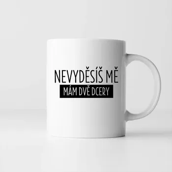Žertovný předmět Nevyděsíš mě, mám dvě dcery - hrnek s potiskem
