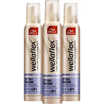 Stylingový přípravek Wellaflex 2 Day Volume Pěna na Vlasy 200 Ml x3