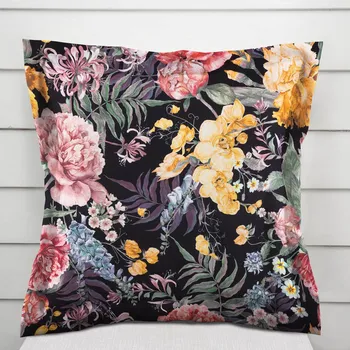 Povlak na dekorativní polštářek Sametový povlak na polštář s lemem Tamara TMR-019 Zahradní květy na černém 40 x 40 cm