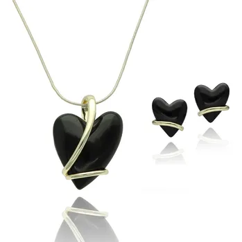 Souprava šperků Yvon Luxusní set náhrdelníku a náušnic s černým srdcem z pryskyřice