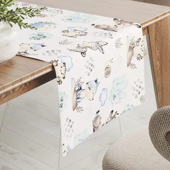 ubrus Dětský bavlněný běhoun na stůl Sandra SA-478 Lesní zvířátka v borůvčí na bílém 20x120 cm