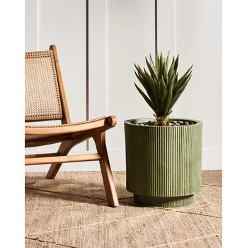 Květináč Květináč olivově zelená hlína 37 x 37 x 37 cm směs hliněných vláken odtokové otvory vroubkovaný povrch zahradní terasa Beliani