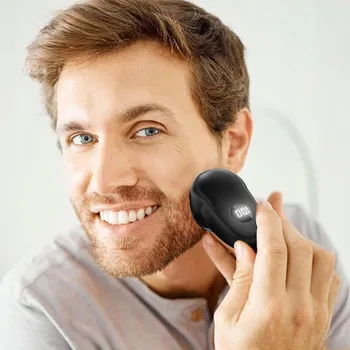 Holicí strojek PŘENOSNÝ MINI ELEKTRICKÝ HOLICÍ STROJEK S 3D BŘITY NABÍJENÝ PŘES USB ČERNÝ