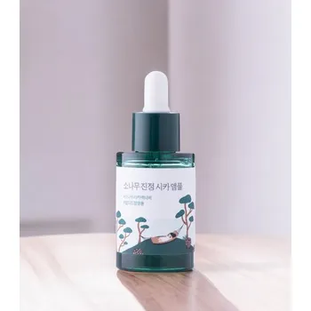 Pleťové sérum Round Lab - Pine Calming Cica Ampoule - Pleťová ampule pro redukci skvrn po akné 30 ml