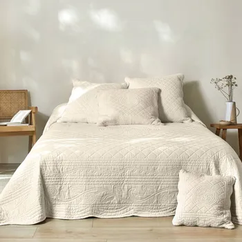 Napínací potah Blancheporte Jednobarevný přehoz na postel Cassandre režná 40x40 cm