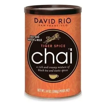 Čaj David Rio Tiger Spice Chai černý čaj 398 g je klasická a nejoblíbenější směs z produkce David Rio, která kombinuje černý čaj, aromatické koření (například skořici, kardamom, zázvor a hřebíček) a jemnou sladkost. Výsledkem je plná, krémová chuť inspirovaná