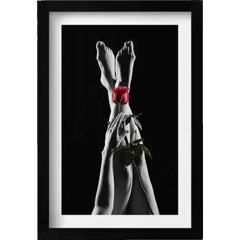 Obraz Nástěnný obraz v černém rámu do obýváku, kuchyně - Ženské nohy a růže 20x30 cm