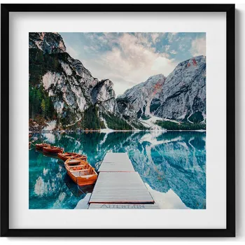 Obraz Dekorace, obraz s grafikou v krásném rámu - Loďka na jezeře v horách, 50x50 cm