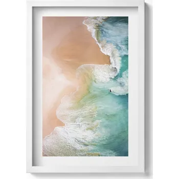 Obraz Obraz v bílém rámu na zeď Mořské vlny a pláž z ptačí perspektivy 40x60 cm