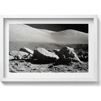 Obraz Závěsný obraz rámeček bílé barvy - Fotografie skal na Měsíci NASA 60x40 cm