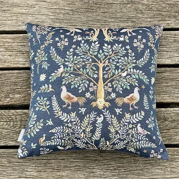 Dekorativní polštářek BYTEMA Gobelínový povlak na polštář WILLIAM MORRIS modrý - celoplošný 45 x 45 cm