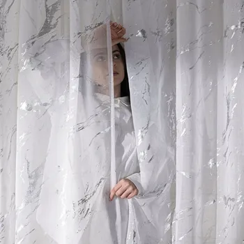 Obraz HOTOVÁ ZÁCLONA ETAMÍN BÍLÝ VZHLED MRAMORU se ZÁTĚŽOVOU ŠŇŮRKOU NA PÁSCE DEKONET 300x250