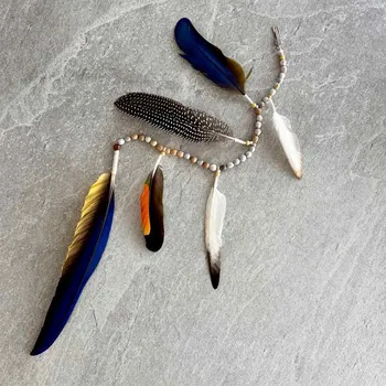 Ozdoba do vlasů Korálky s peřím do vlasů - Arara