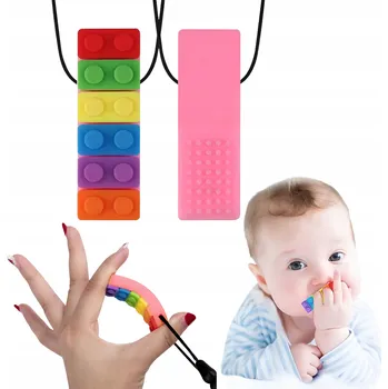 LOGOPEDICKÉ KOUSÁTKO SENZORICKÁ HRAČKA KOSTKA RŮŽOVÁ ZADNÍ ČÁST NÁHRDELNÍKU