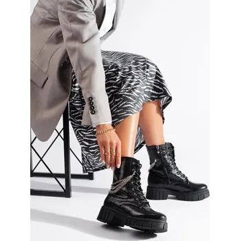 Dámské polobotky Zajímavé dámské černé workery na plochém podpatku 38