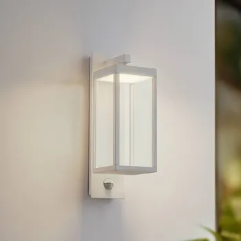 Lampička Venkovní nástěnné svítidlo Lucande LED Ferdinand, bílé, senzor, 38 cm - Nástěnný držák - délka 8,5 cm, šířka 3 cm, výška 36,5 cm; stínidlo - délka 12 cm, šířka 12 cm, výška 26 cm bílý, průhledný LED 10,8 W celkem - Doprava zdarma