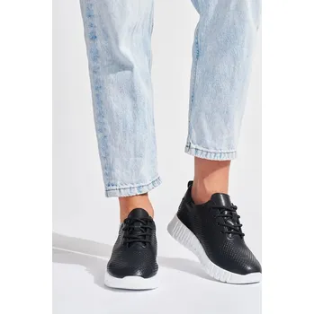 Dámské polobotky Komfortní černé polobotky dámské na platformě 36