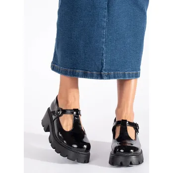 Dámské polobotky Zajímavé černé dámské polobotky na platformě 37