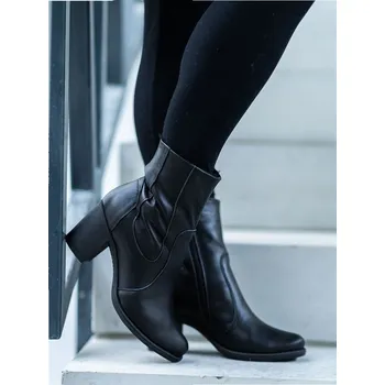 Dámské kozačky Černé kotníkové kozačky z pravé kůže B-04 černá