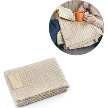 Pikniková deka CELINE. Deka z recyklovaného polyesteru (100% rPET) s prošitým detailem pro personalizaci