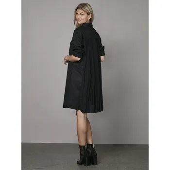 Dámské šaty Šaty Nu Denmark 8302-23 černé s plisé na zádech Velikost: 34