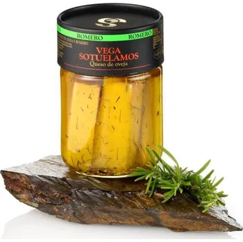 Quesos Vega Sotuelamos Zrálý sýr s rozmarýnem v extra panenském olivovém oleji, sklenice 400 g
