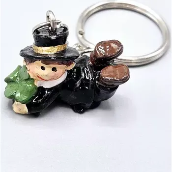 Kominík se čtyřlístkem jako přívěsek na klíče