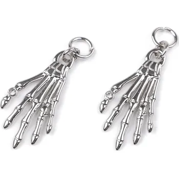 Přívěsek Přívěsek ruka kostlivce s broušeným kamínkem 18x35 mm, barva platina