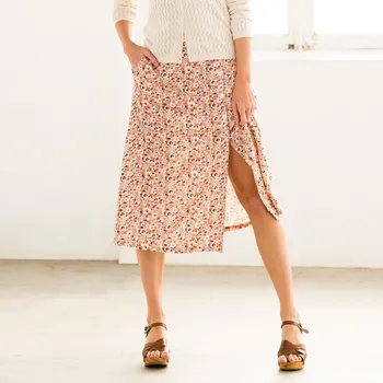 Dámská sukně Sukně s bočním rozparkem na knoflíky a potiskem korálová/režná 38