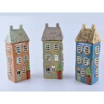 Svícen Ego Dekor Keramický domeček na čajovou svíčku SASANKA, svícen DOMEČEK NA NÁMĚSTÍ, barva: staro-růžová/zelená pistáciová/nebeská modrá, výška: 28cm|MyScandi - růžová