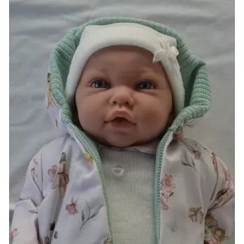 Panenka Realistické miminko - holčička Terezka v kabátku se světle zelenou podšívkou od španělské firmy Marina & Pau (Ane Mint - 45 cm)