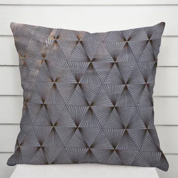 Povlak na dekorativní polštářek Sametový povlak na polštář Isabela IBL-003 Rose Gold trojúhelníky na šedém 30 x 50 cm