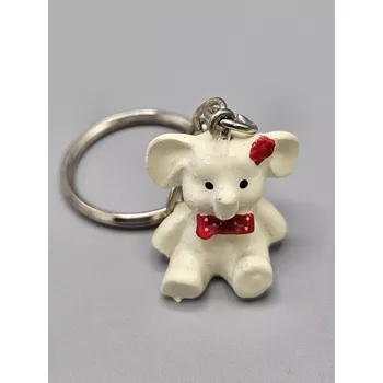 Smetanový sloník jako přívěsek na klíče