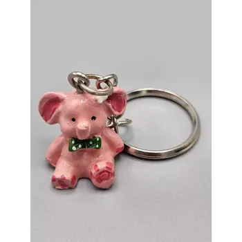 Růžový sloník jako přívěsek na klíče