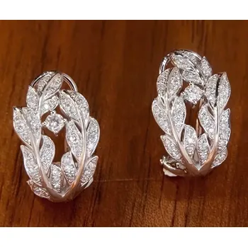 Náušnice Exklusivní stříbrné náušnice listy