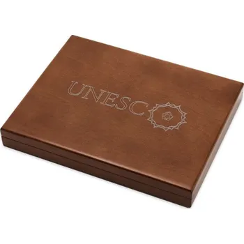Dřevěná etue na platinové mince UNESCO